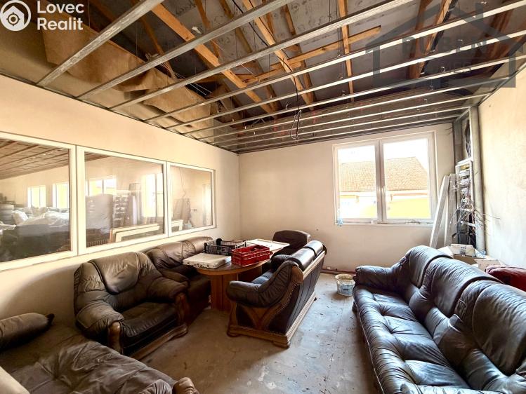 Prodej obchodního prostoru Planá č. 36