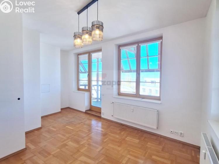 Pronájem bytu 4+1 Praha, Na okraji 448/42a č. 9