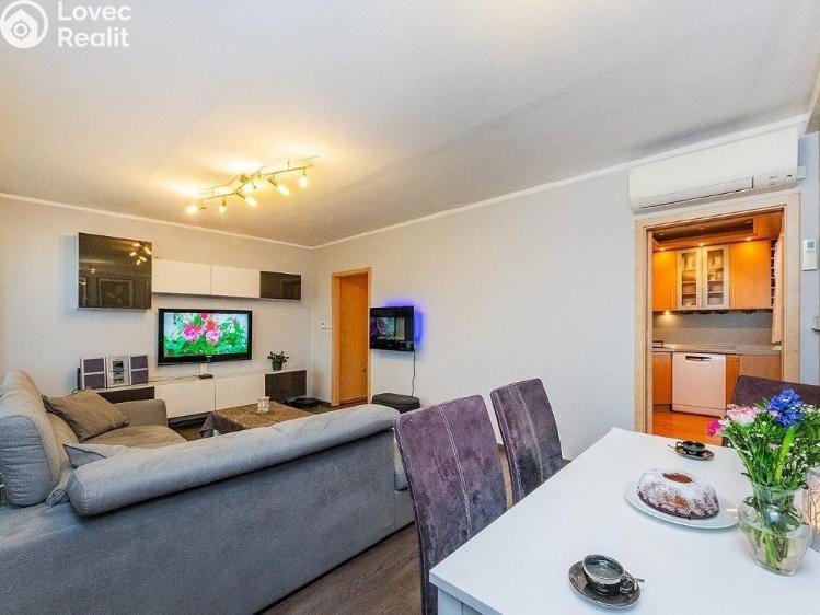 Pronájem bytu 3+1 Praha, Weberova č. 6