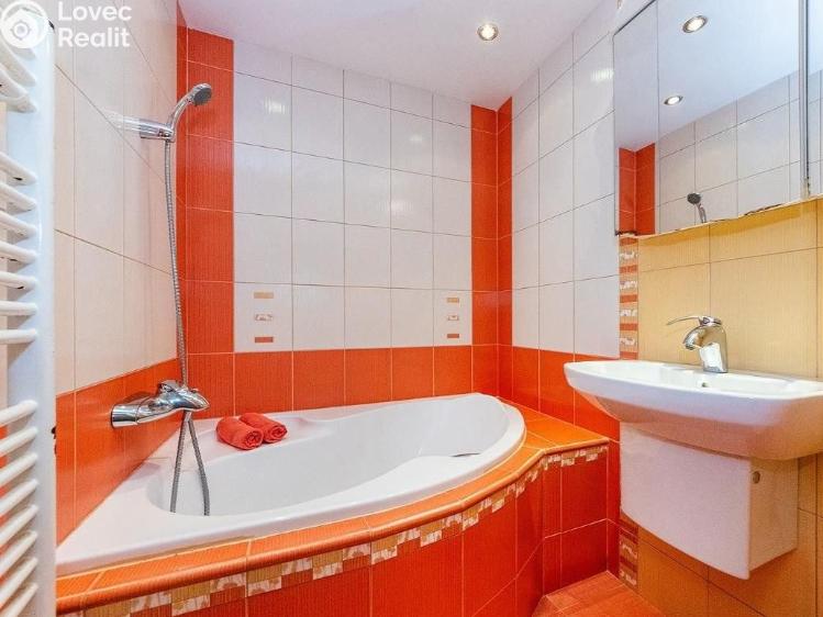 Pronájem bytu 3+1 Praha, Weberova č. 9