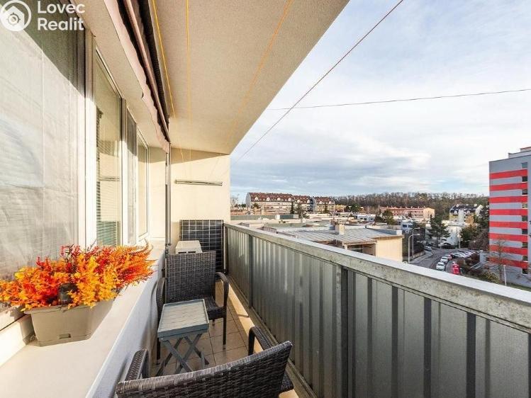 Pronájem bytu 3+1 Praha, Weberova č. 10