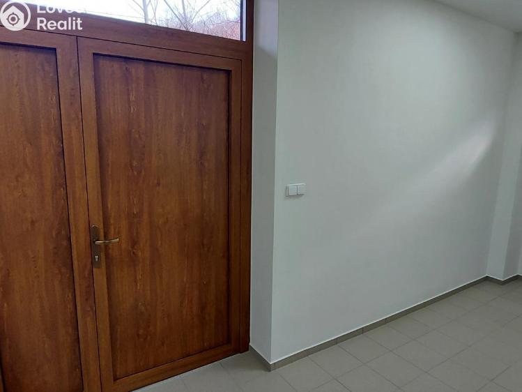 Pronájem obchodního prostoru Vsetín, Jasenická 1522 č. 14