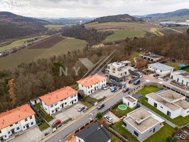 Prodej rodinného domu Králův Dvůr, Větrná 430 č. 29