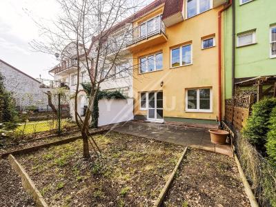 Продаж сімейного будинку Praha, Stulíková 1383 č. 33