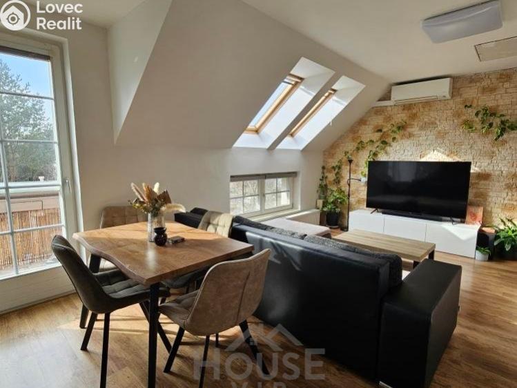 Prodej bytu 2+KK Holubice, Za Dvorem č. 14