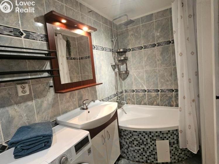 Prodej bytu 2+KK Holubice, Za Dvorem č. 8