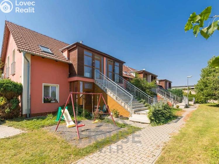 Prodej bytu 2+KK Holubice, Za Dvorem č. 12