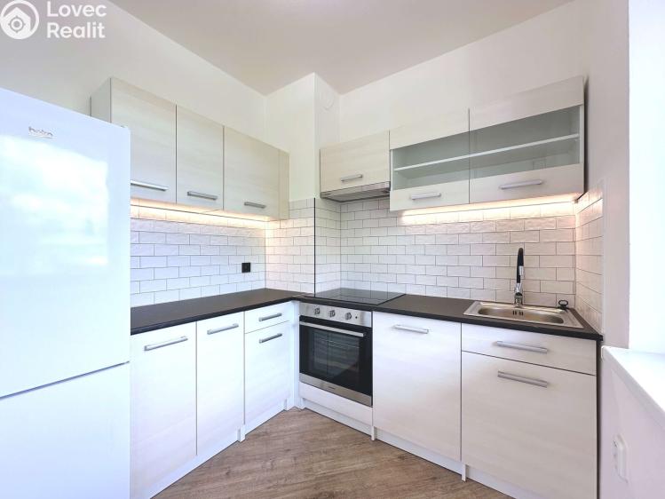 Pronájem bytu 2+KK Praha, Mojmírova 1710/15 č. 8