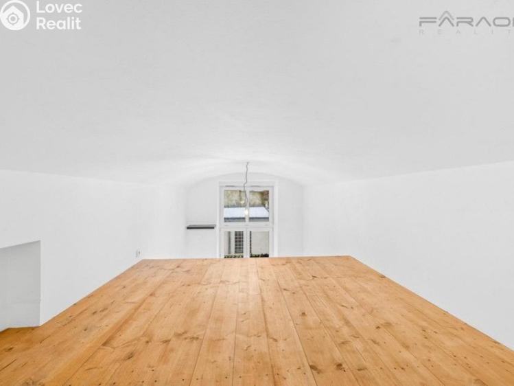 Pronájem bytu 3+1 Praha, Bělehradská č. 11