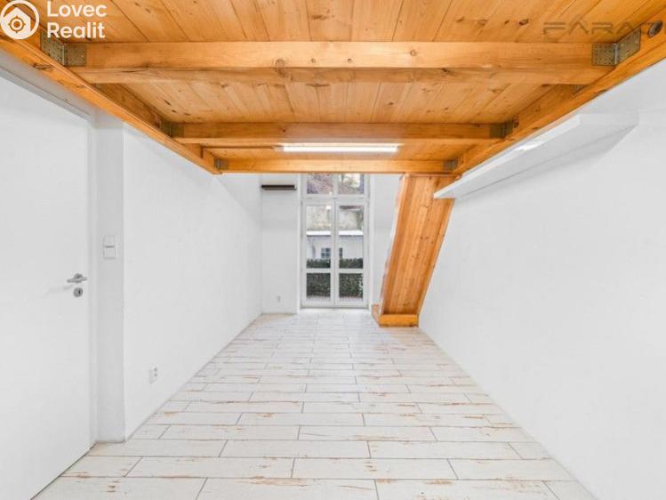 Pronájem bytu 3+1 Praha, Bělehradská č. 14