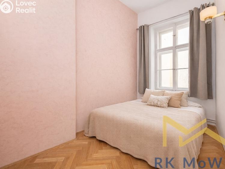 Pronájem bytu 3+1 Praha, Malostranské náměstí č. 4