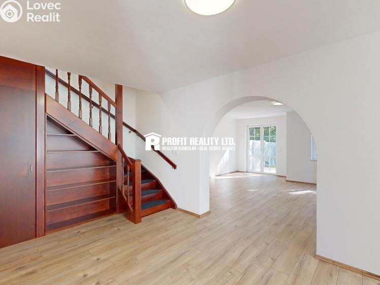 Prodej bytu 6 a více Praha, Údolí hvězd č. 8