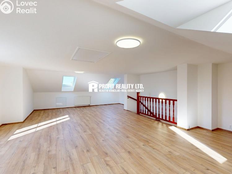 Prodej bytu 6 a více Praha, Údolí hvězd č. 19