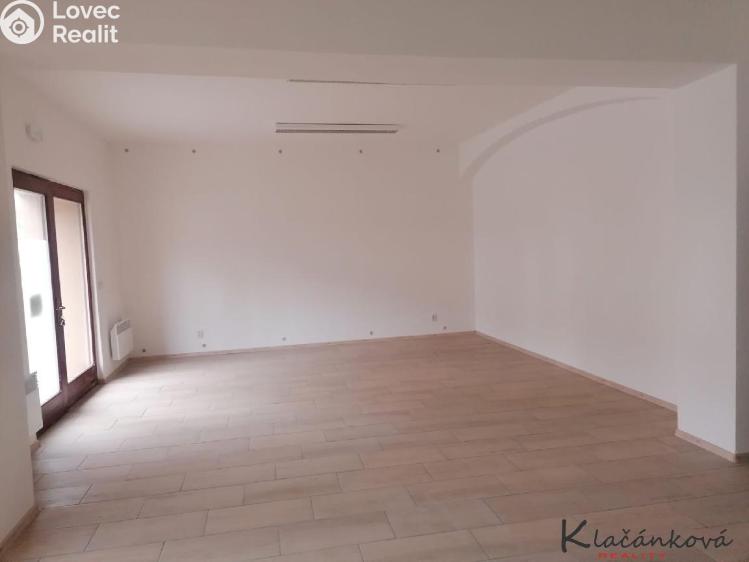 Pronájem kanceláře Napajedla, Masarykovo náměstí 558 č. 4