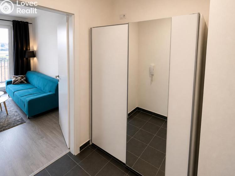 Pronájem bytu 1+KK Praha, Sazečská 598/7 č. 4