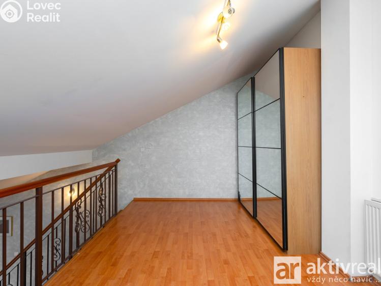 Prodej bytu 2+KK Šestajovice, Komenského 1329 č. 9