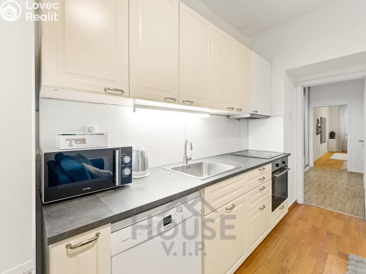 Продаж квартири 2+KK Praha, Jeseniova č. 2