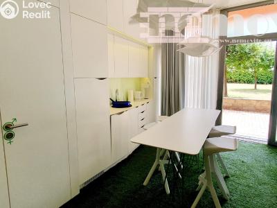 Продаж офісного приміщення Jesenice, Nákupní 1127 č. 4