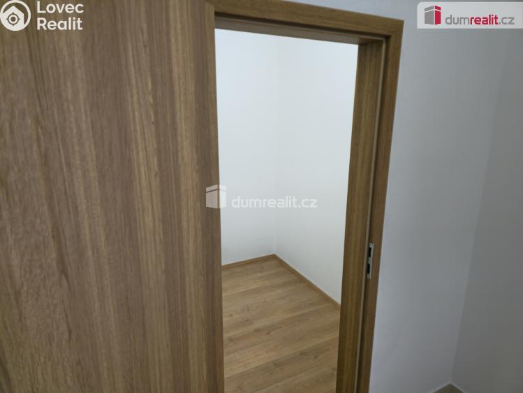 Pronájem bytu 2+KK Milovice, Zátopkova č. 12