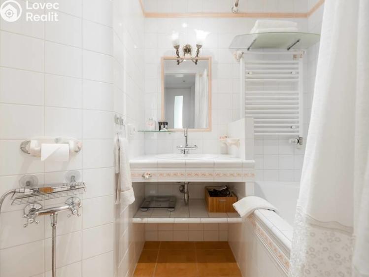 Pronájem bytu 2+KK Praha, Ovenecká 323/40 č. 12