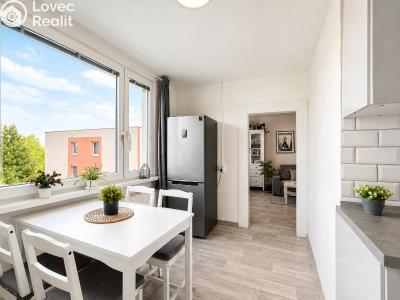 Продажа квартиры 3+1 Chomutov, Kundratická 4495 č. 13