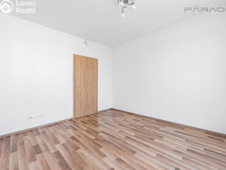 Pronájem bytu 3+KK Praha, Ke kříži č. 7