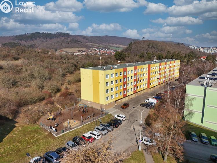 Prodej bytu 3+1 Králův Dvůr, Nad Stadionem 347 č. 17
