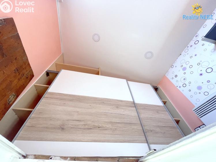 Продаж хатини Jílové u Prahy č. 14