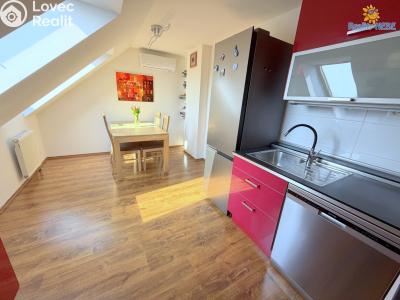 Sale apartment 4+1 Praha, Bezinková č. 10