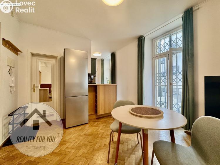 Pronájem bytu 1+KK Praha, Mozartova 928/12 č. 8