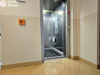 Sale apartment 1+KK Praha, Na Výrovně č. 23