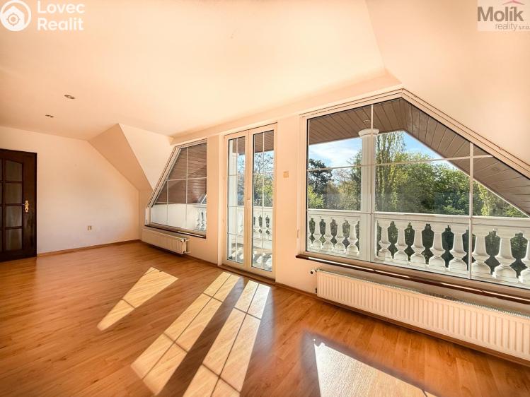 Rent atypical apartment Chomutov, Zborovská 1524/41 č. 4