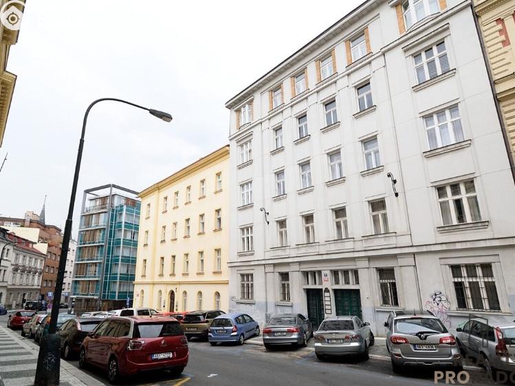 Pronájem bytu 1+KK Praha, Hálkova č. 19