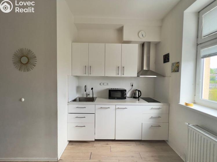 Pronájem bytu 2+KK Praha, U Harfy 272/6 č. 2