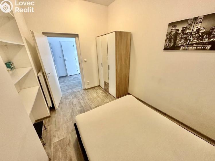 Pronájem bytu 2+KK Praha, U Harfy 272/6 č. 4