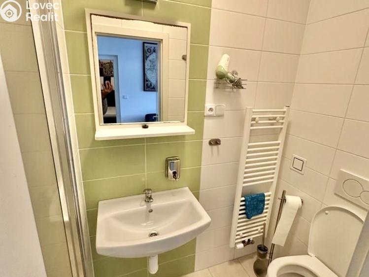 Pronájem bytu 2+KK Praha, U Harfy 272/6 č. 7