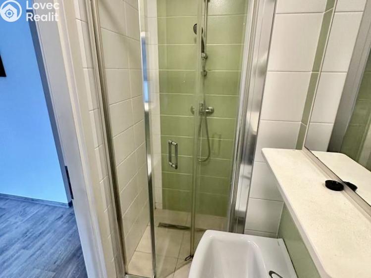 Pronájem bytu 2+KK Praha, U Harfy 272/6 č. 8