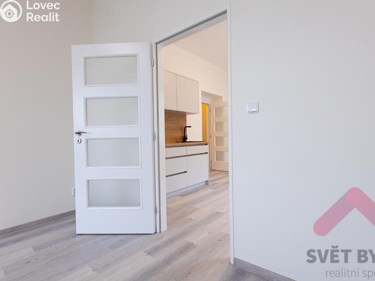 Pronájem bytu 2+KK Praha, Tolstého 1010/2 č. 5