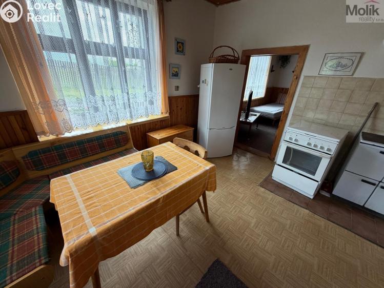 Sale hut Děčany č. 7