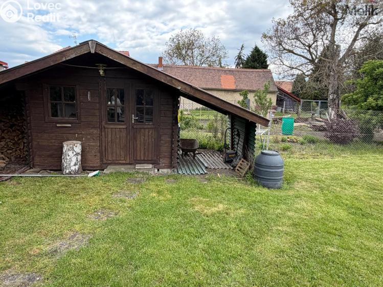 Sale hut Děčany č. 20
