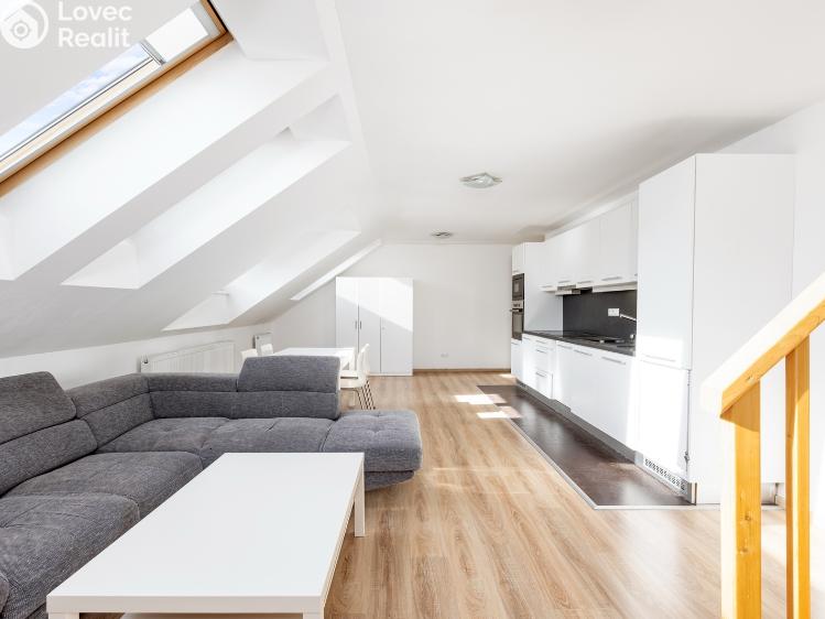 Sale apartment 2+KK Praha, Novákových č. 6