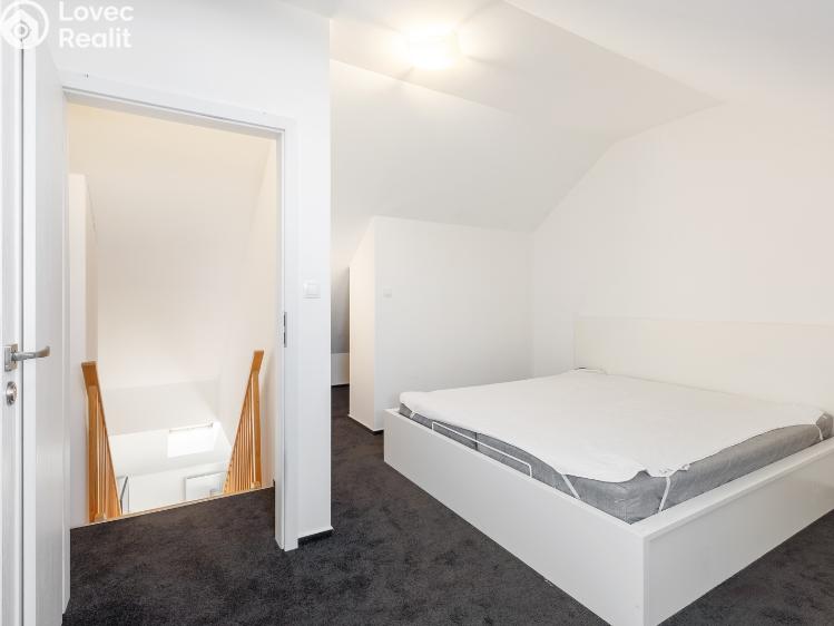 Sale apartment 2+KK Praha, Novákových č. 7