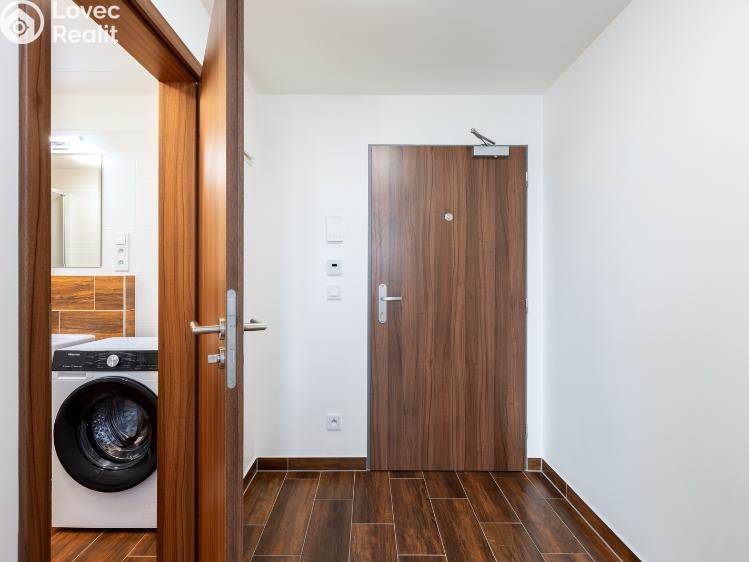 Pronájem bytu 1+KK Praha, U továren č. 14
