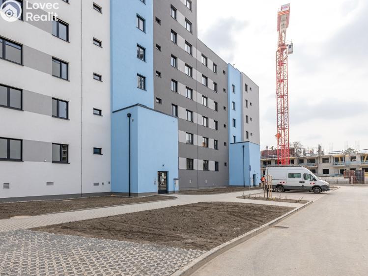 Pronájem bytu 1+KK Praha, U továren č. 21