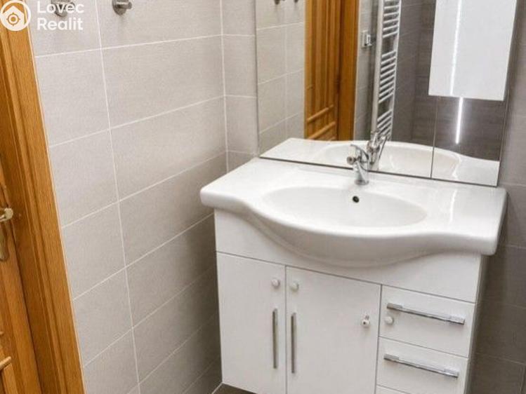 Rent apartment 3+1 Praha, Dehtínská č. 6