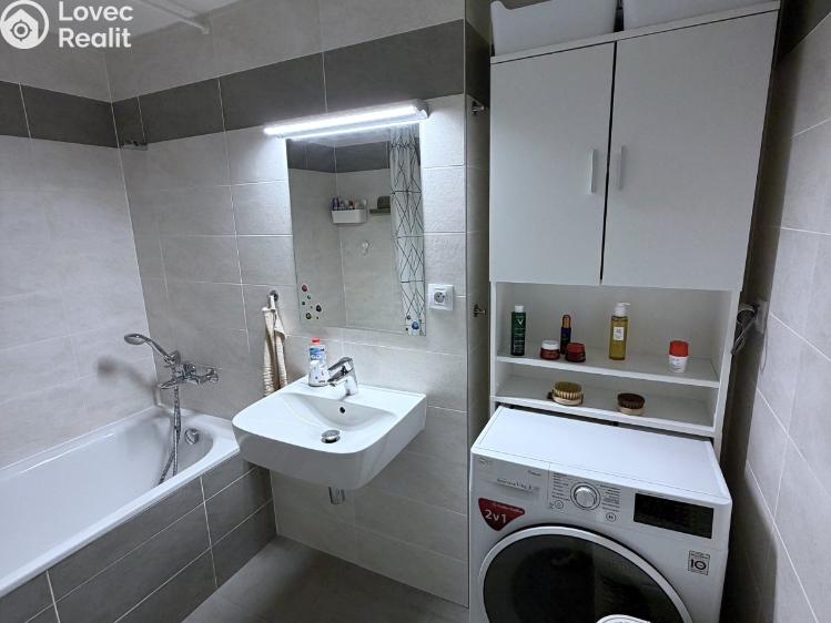 Sale apartment 2+KK Praha, Tupolevova 893/16 č. 14