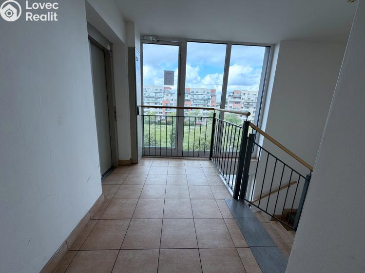 Sale apartment 2+KK Praha, Tupolevova 893/16 č. 17