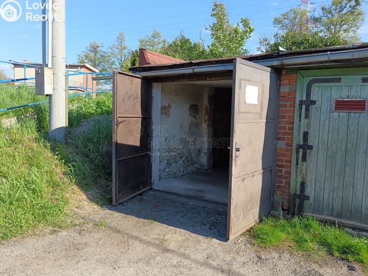 Sale garage Otrokovice, Dvořákova č. 3