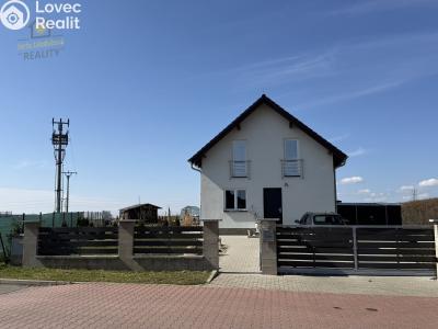 Продаж сімейного будинку Kněžmost, Západní 415 č. 37