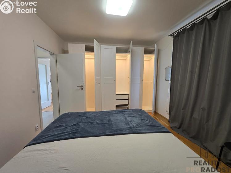Rent apartment 2+KK Praha, Nekvasilova č. 3
